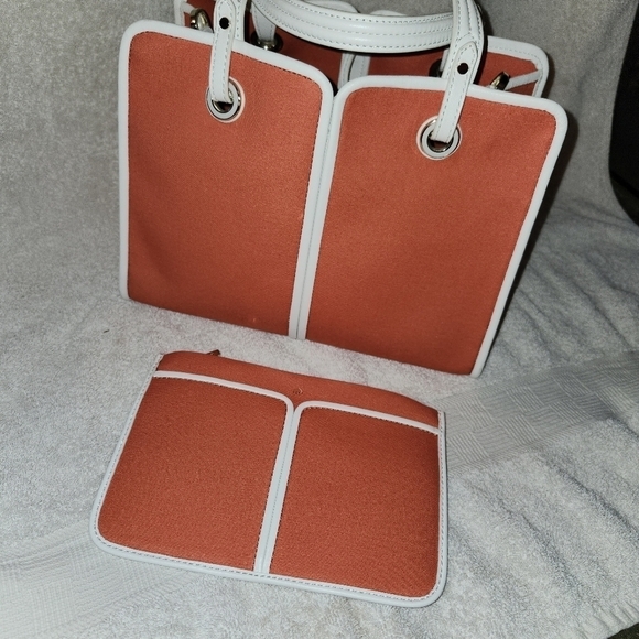 kate spade Handbags - NWOT Kate Spade Orange and White Women's CROSS-BODY purse with clutch